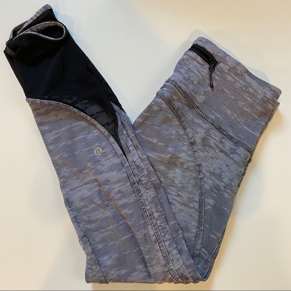 Lululemon Cropped Leggings 3/4 - Picture 2 of 3